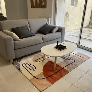 https://appartement-avec-cour-en-centre-ville.fr-provencehotel.com