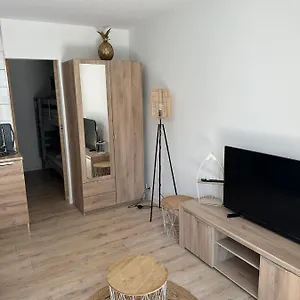 https://charment-studio-100m-de-la-plage-place-de-parking.fr-provencehotel.com