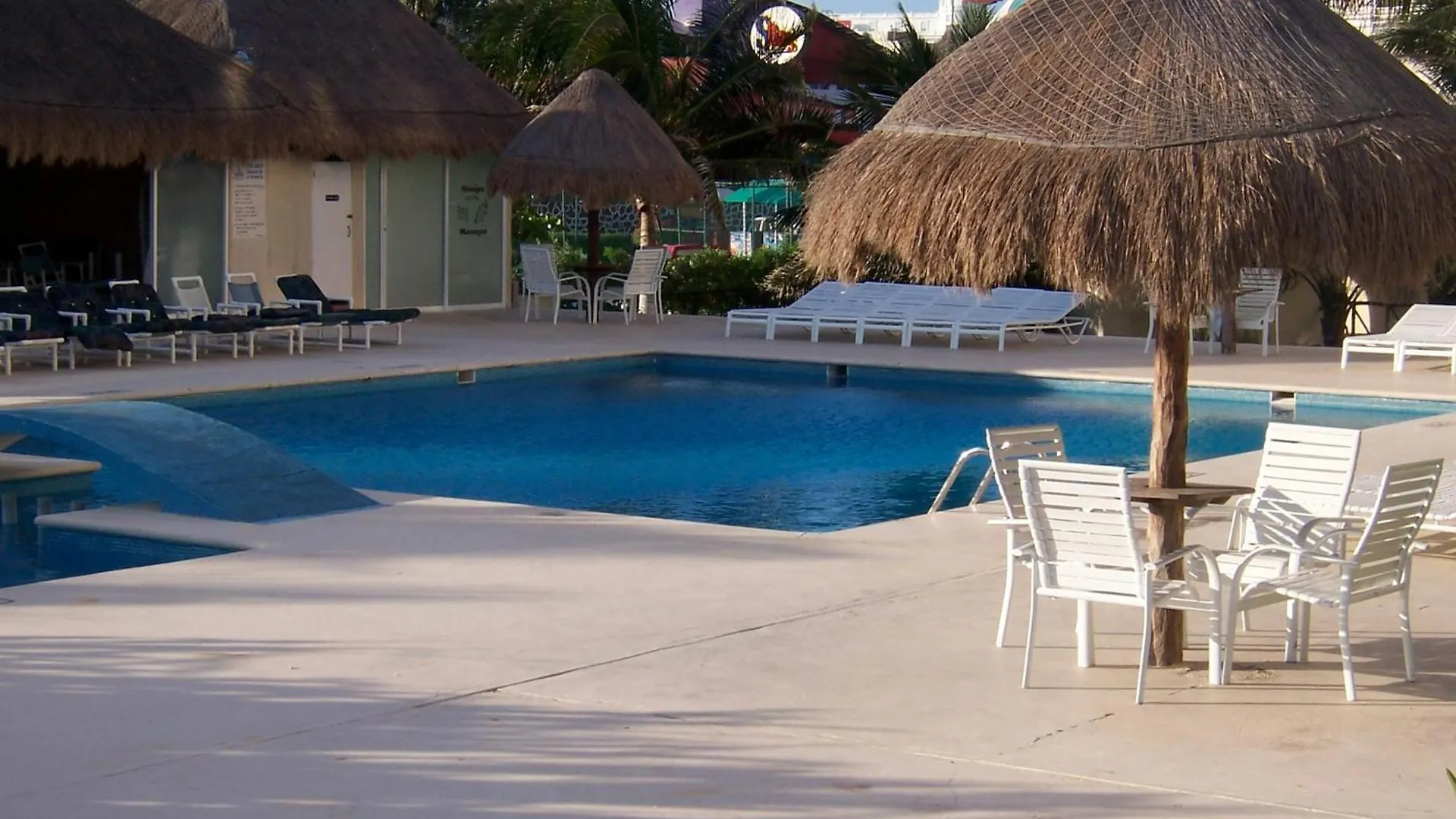Salvia Cancun Aparts 0*,  Мексика